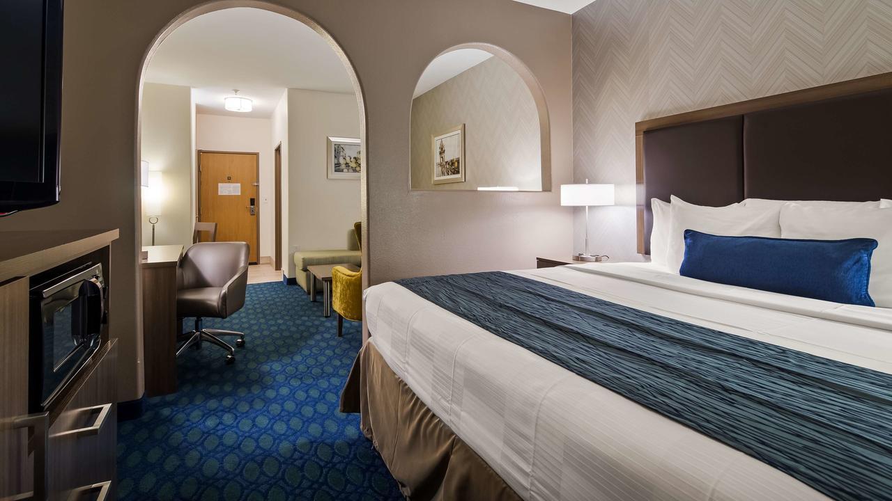 Best Western Plus Tulsa Inn & Suites Exterior photo